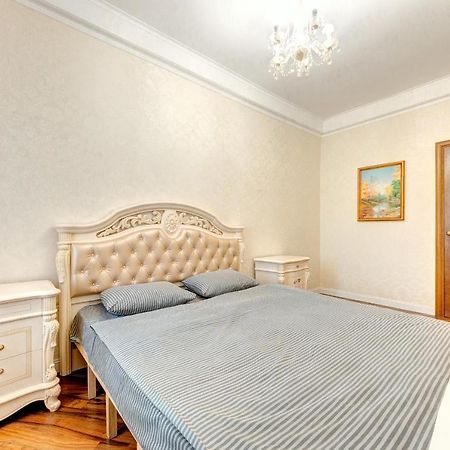 Apartments With 3 Rooms Near Palace Ukraine Kyiv Exterior foto