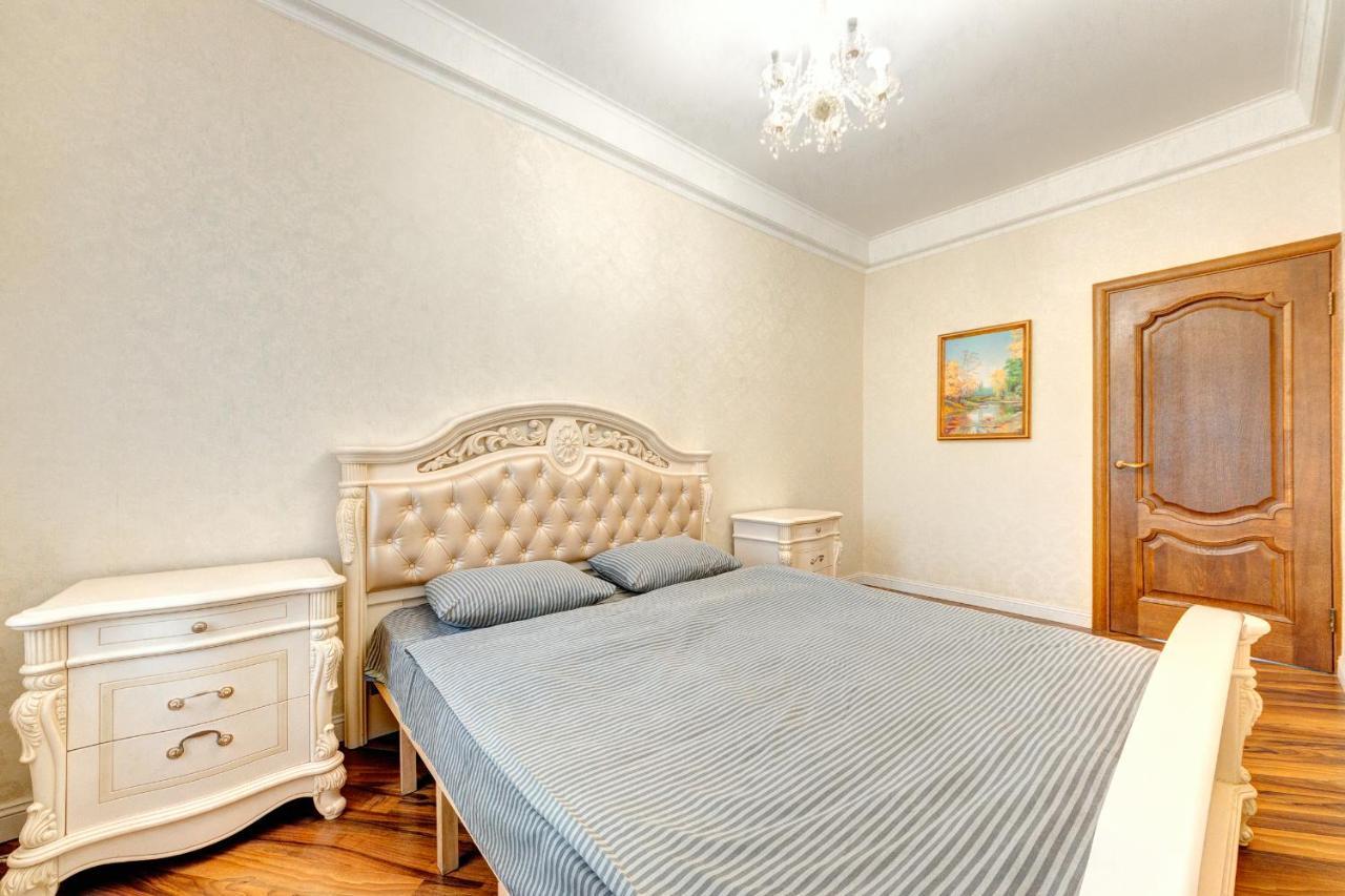Apartments With 3 Rooms Near Palace Ukraine Kyiv Exterior foto