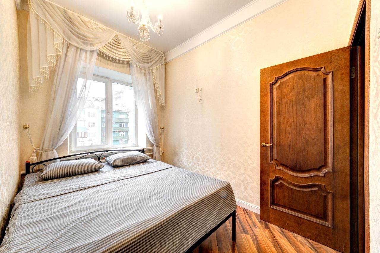 Apartments With 3 Rooms Near Palace Ukraine Kyiv Exterior foto