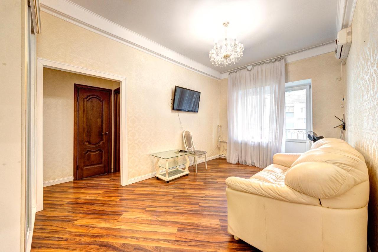 Apartments With 3 Rooms Near Palace Ukraine Kyiv Exterior foto