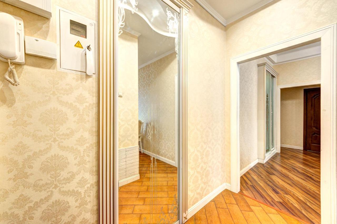 Apartments With 3 Rooms Near Palace Ukraine Kyiv Exterior foto