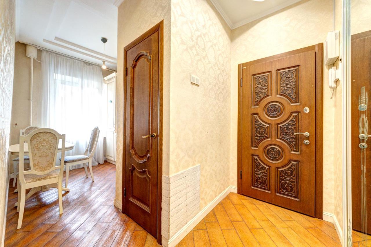 Apartments With 3 Rooms Near Palace Ukraine Kyiv Exterior foto